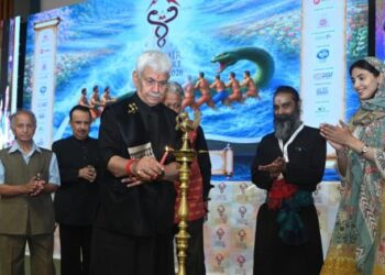 LG urges writers to shape positive discourse on India