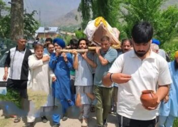 Muslim, Sikh neighbours participate in last rites of Pandit woman