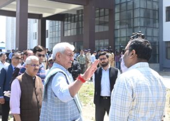 LG Sinha reviews construction work at Pantha chowk Yatri Niwas