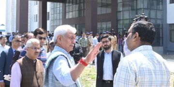 LG Sinha reviews construction work at Pantha chowk Yatri Niwas