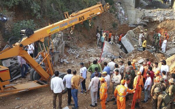 Bridge portion collapses on Jammu outskirts; 3-4 labourers feared trapped, 1 rescued