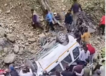 Two tourists from Gujarat killed, three injured in road accident in Pahalgam