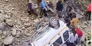 Two tourists from Gujarat killed, three injured in road accident in Pahalgam