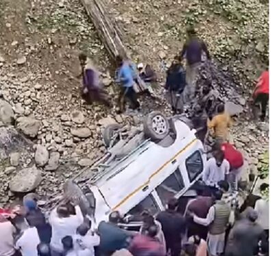 Two tourists from Gujarat killed, three injured in road accident in Pahalgam