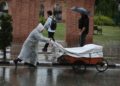 Snowfall, rain disrupt life in Kashmir; key roads closed, vehicles stranded