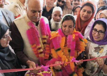 Sakeena Itoo inspects major healthcare projects in Pulwama