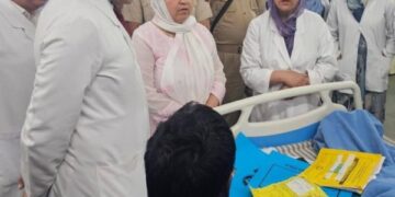 Sakeena Itoo visits SKIMS Soura, reviews healthcare services