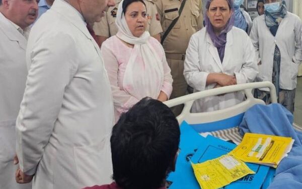 Sakeena Itoo visits SKIMS Soura, reviews healthcare services