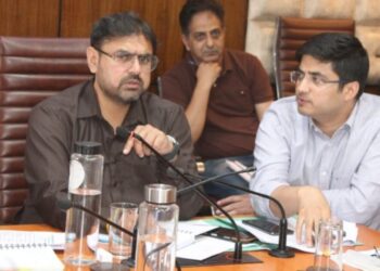 Govt to examine Smart City bus route extensions beyond Srinagar limits