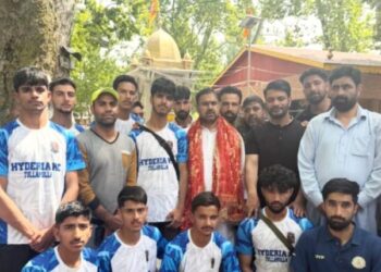 Satish Sharma visits Kheer Bhawani, Mir Baba Hyder Shrines