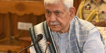 Vishwagram Trust delegation calls on LG Sinha