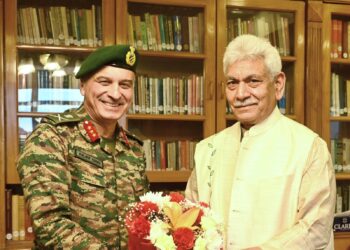 Lt Gen Rajiv Ghai calls on LG Sinha