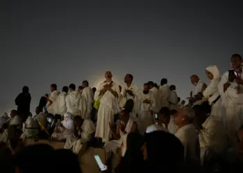 1.5 million Muslim pilgrims converge on Arafat for prayers and worship as Hajj reaches its peak