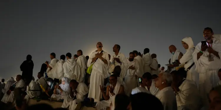 1.5 million Muslim pilgrims converge on Arafat for prayers and worship as Hajj reaches its peak