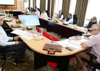CM reviews progress of lake conservation initiatives