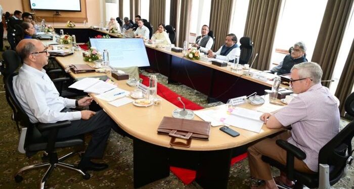 CM reviews progress of lake conservation initiatives