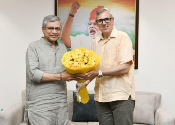 CM Abdullah meets railway minister, seeks more train services for Kashmir