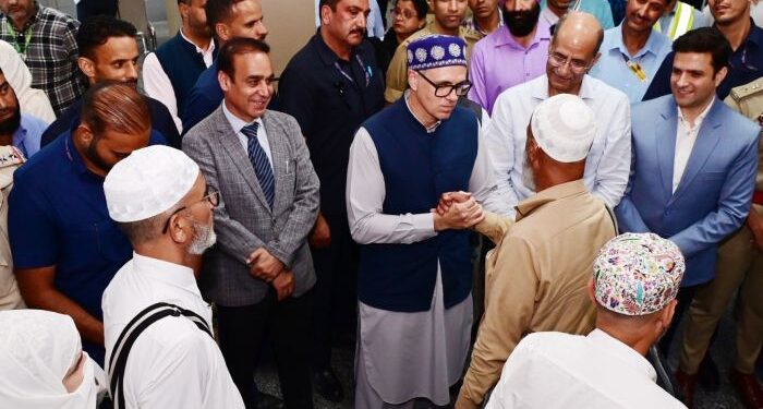 CM welcomes first batch of Hujjaaj at Srinagar Airport
