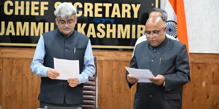 CS administers oath to Suresh Kumar Gupta as JKWRRA Chairperson