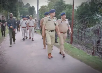 DIG visits areas along LoC in Poonch, reviews security situation