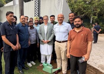 CM Omar Abdullah plants sapling at Delhi’s J&K House on World Environment Day