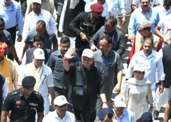 No safe haven for cross-border smugglers, peddlers or terror financiers in J&K: LG
