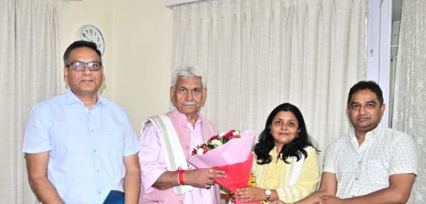 Delegations meet LG Sinha, discuss welfare and social issues