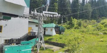 CM Omar Flags Off Gulmarg Gondola Services After Month-Long Suspension