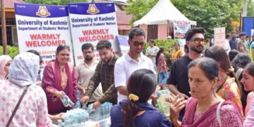 KU volunteers serve devotees at Kheer Bhawani shrine; VC lauds students’ spirit of service