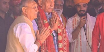 LG offers prayers at Kheer Bhawani temple