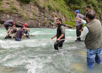 Two killed, 11 injured in two separate road accidents in Kashmir