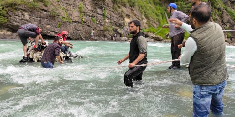 Two killed, 11 injured in two separate road accidents in Kashmir