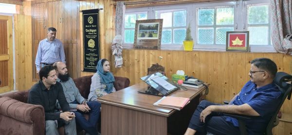 Rana stresses timely completion of projects, improved service delivery in Kashmir