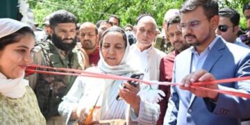 Sakeena Itoo inaugurates mega job fair in Kulgam, distributes Mission YUVA benefits
