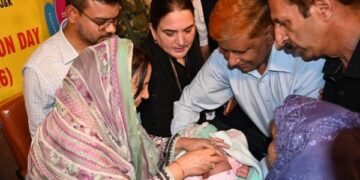 Sakeena Itoo launches Pulse Polio drive in Kulgam
