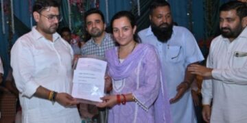 Satish Sharma hands over appointment orders to Anganwadi workers, reaffirms focus on border areas