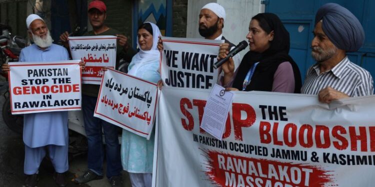 15 die in POJK clashes, people protest in Srinagar