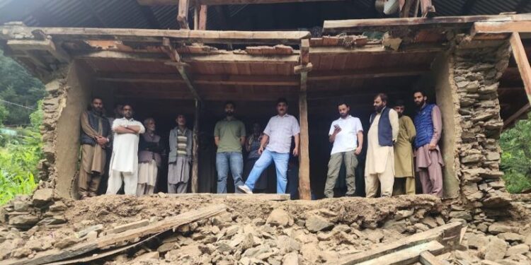 12-member family escapes unhurt as house collapses in Boniyar