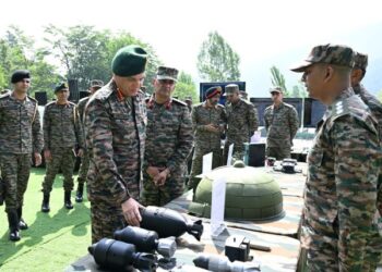Army chief reviews security situation in Kashmir