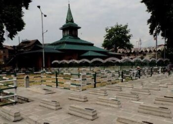 Authorities curtail access to Naqshband Sahib graveyard in Srinagar with heavy security cover