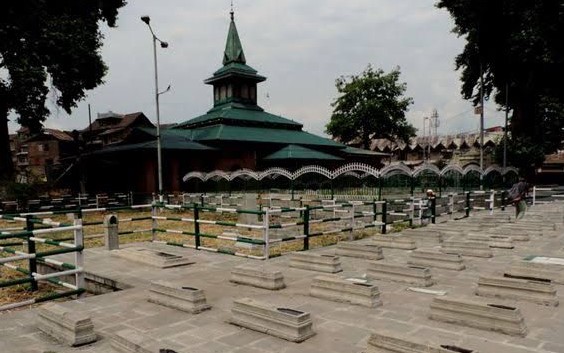 Authorities curtail access to Naqshband Sahib graveyard in Srinagar with heavy security cover