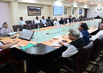 CM assures time-bound action on grievances of business, tourism bodies