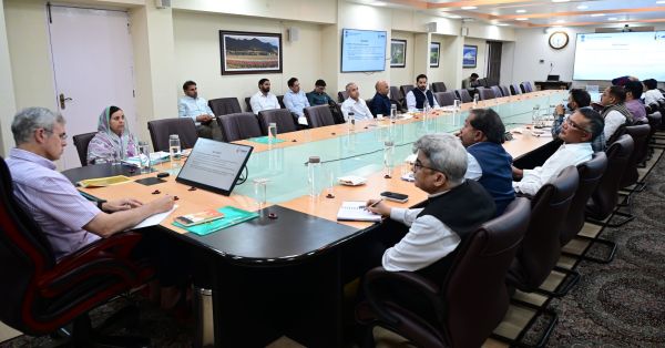 CM assures time-bound action on grievances of business, tourism bodies