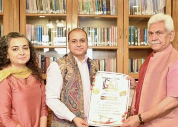 LG briefed on Chinar Book Festival; meets public representatives