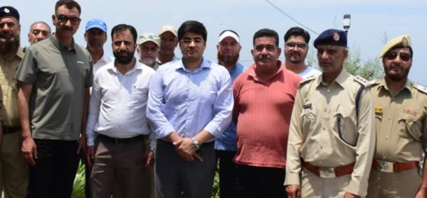 SMC Commissioner reviews urban greening works at Hari Parbat