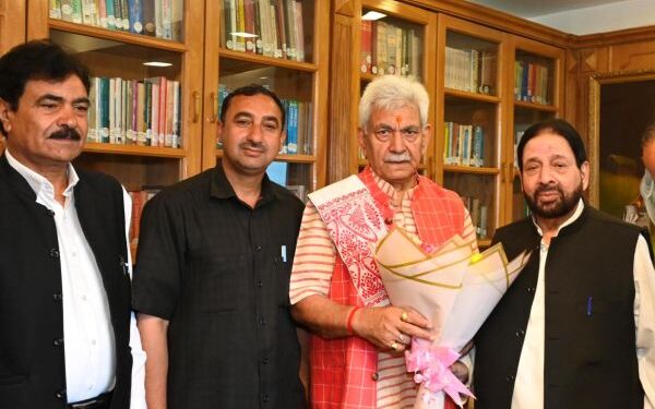 Delegations call on LG, discuss Budgam issues, cultural initiatives