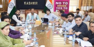 Div Com reviews traffic management, road projects in Srinagar