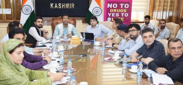 Div Com reviews traffic management, road projects in Srinagar
