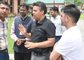 Div Com Kashmir reviews Yatra arrangements at Nunwan, stresses seamless pilgrim facilities