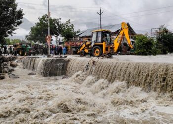 Woman, son swept away in floodwaters in Bandipora; heavy rains across valley